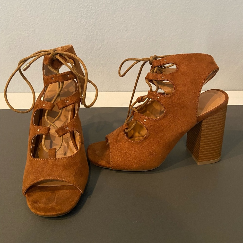 Forever 21 heels. Only worn twice. Size 6.
